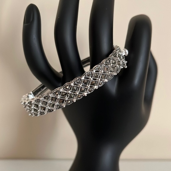 Bangle bracelet - Picture 2 of 7